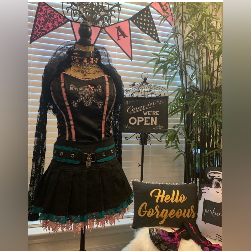Intimate Attitude Skull and plaid satin Corset. - Picture 7 of 17